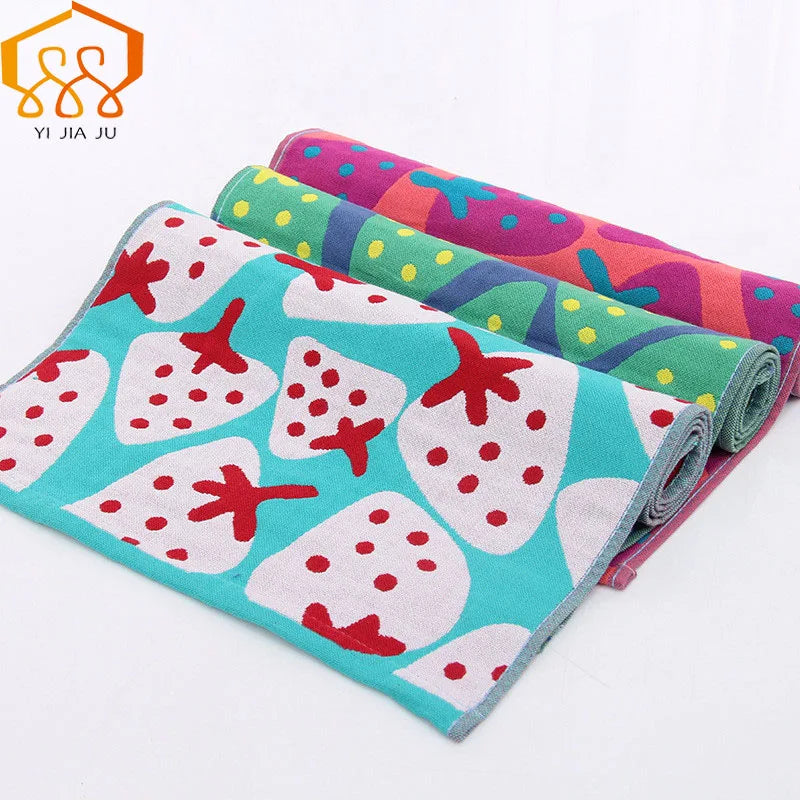 Pure Cotton 3 Layer Gauze Thickened Bathroom Towel 35 * 75CM Strawberry Pattern Soft Super Absorbent Hand Face Towels For Adult