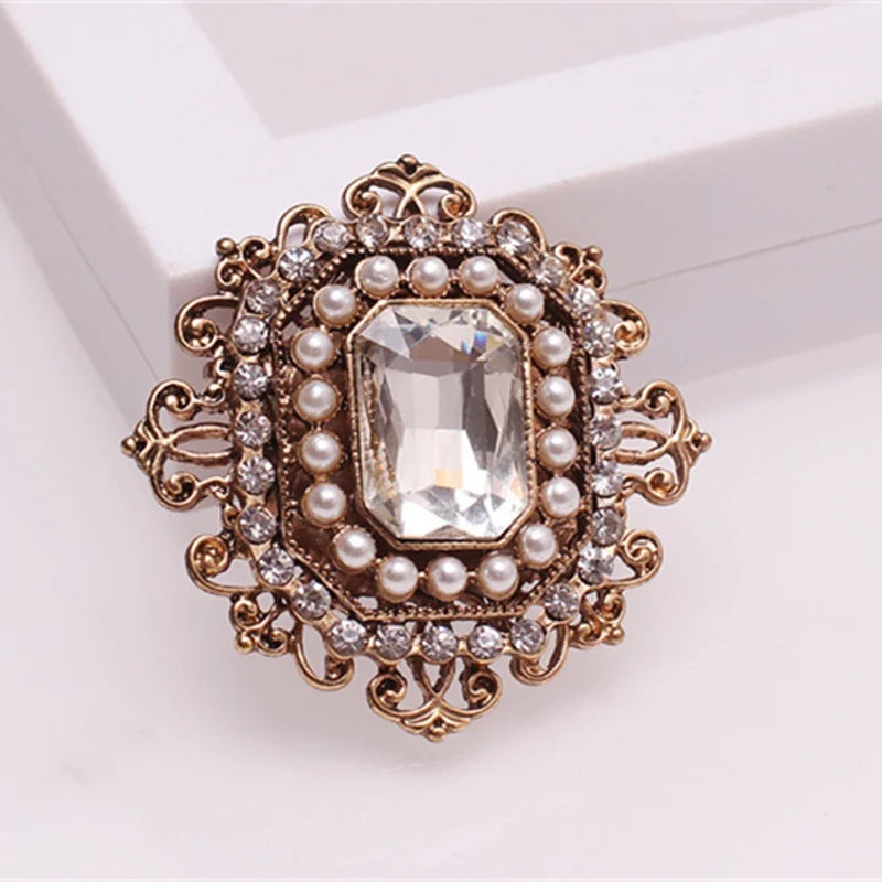 High-end Exquisite Colorful Hollow Leaf Brooch Coat Cardigan Suit Pin Brooch Female Elegant Atmosphere Clothing Accessories