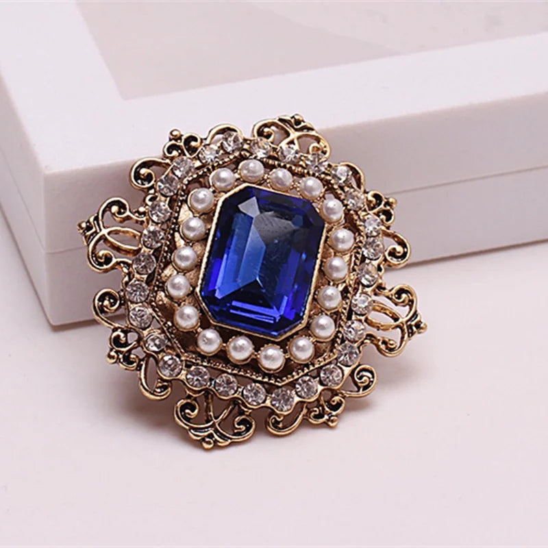 High-end Exquisite Colorful Hollow Leaf Brooch Coat Cardigan Suit Pin Brooch Female Elegant Atmosphere Clothing Accessories